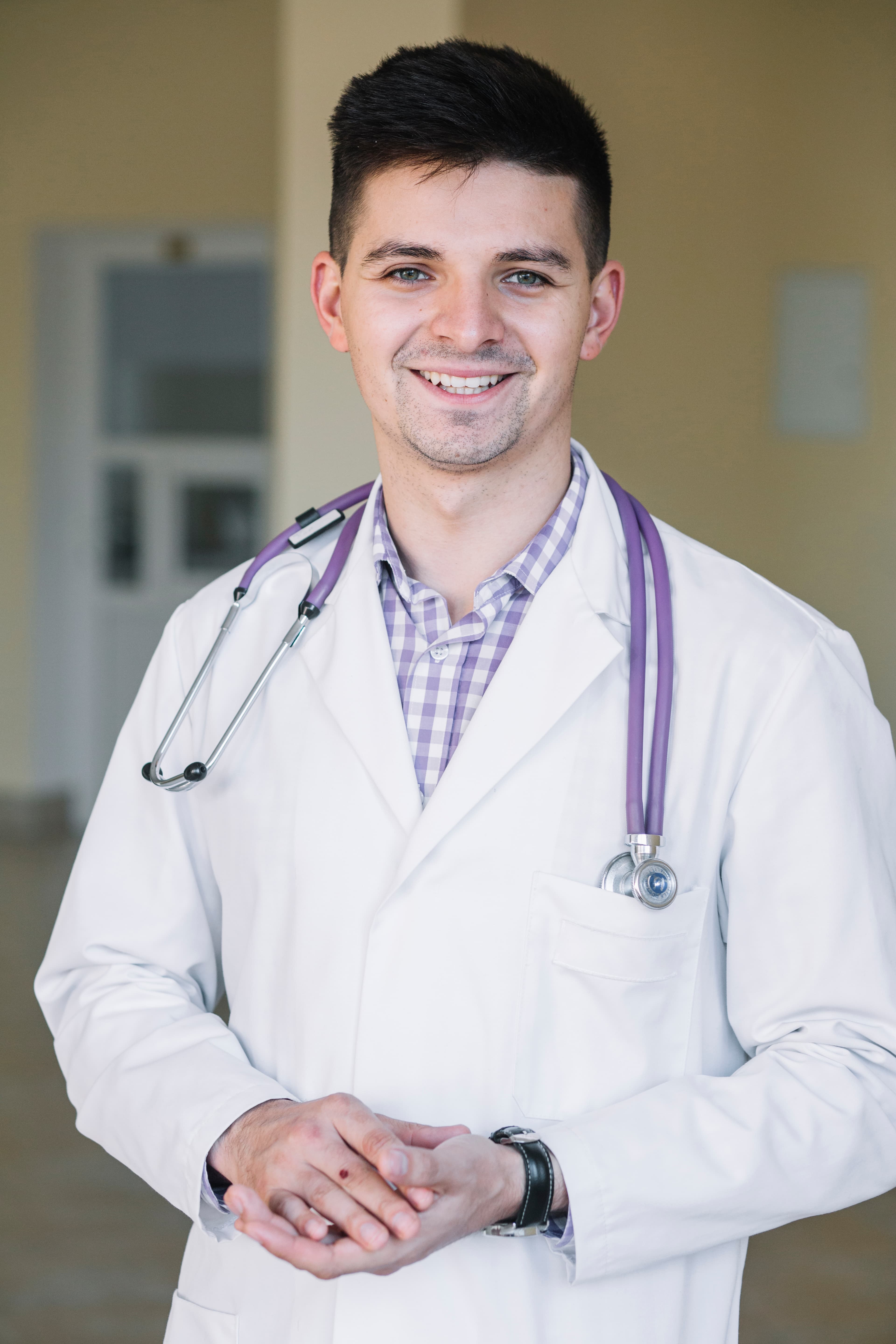 Dr. Carlos Mendez